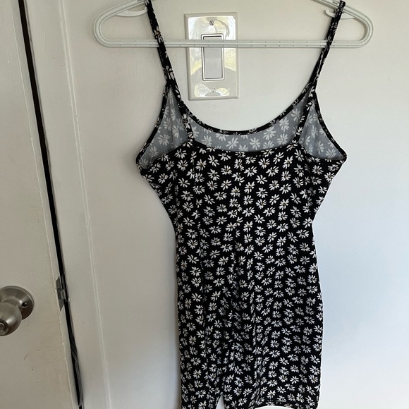 🎉 3/$10 - Flower Pattern Short Onesie Romper/Jumpsuit - Picture 4 of 4